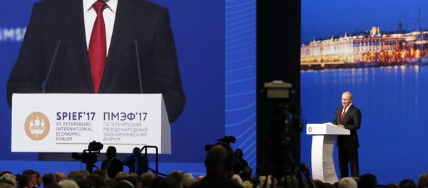 Russian President Vladimir Putin delivers a speech during a session of the St. Petersburg International Economic Forum (SPIEF), Russia, June 2, 2017. - Sputnik International