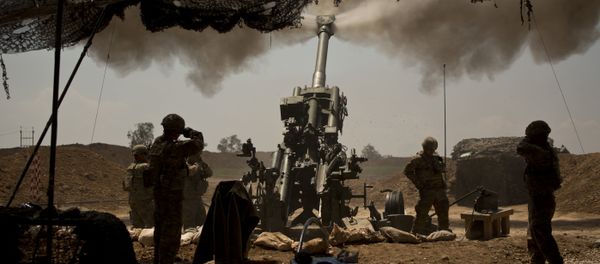 In this April 17, 2017 file photo, U.S. soldiers from the 82nd Airborne Division fire artillery in support of Iraqi forces fighting Islamic State militants from their base east of Mosul. - Sputnik International