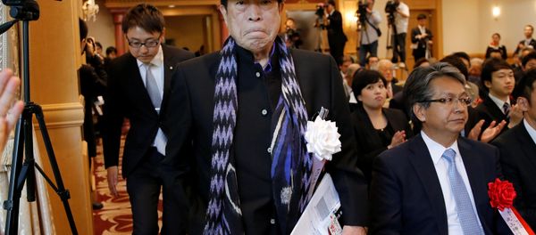 APA Group CEO Motoya holding his book, arrives at a news conference on publication of his book in Tokyo APA Group CEO Motoya holding his book, arrives at a news conference on publication of his book in Tokyo - Sputnik International