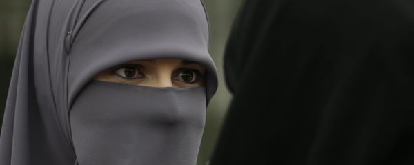A Muslim woman talks with a friend during events to observe World Hijab Day, celebrating the veil traditionally worn by Muslim women - Sputnik International