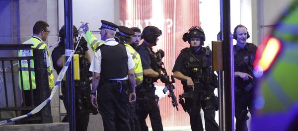 Armed police outside Monument station after an incident in central London, Saturday, June 3, 2017 - Sputnik International