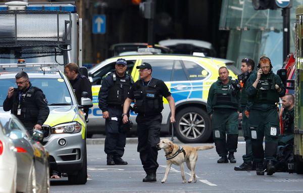 Police officers and ambulance crews stand outside Borough Market after an attack left 6 people dead and dozens injured in London, Britain, June 4, 2017 - Sputnik International