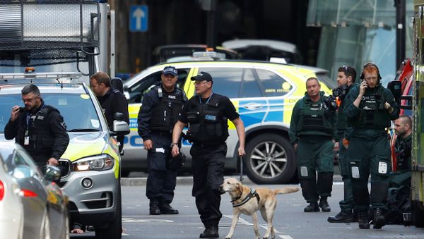 Police officers and ambulance crews stand outside Borough Market after an attack left 6 people dead and dozens injured in London, Britain, June 4, 2017 Police officers and ambulance crews stand outside Borough Market after an attack left 6 people dead and dozens injured in London, Britain, June 4, 2017 - Sputnik International