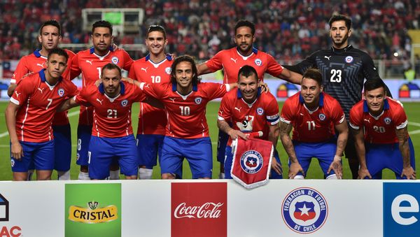 Chilean national football team players pose before a friendly football match against El Salvador in preparation for the Copa America 2015 at the El Teniente Stadium in Rancagua, some 80 km south of Santiago, on June 5, 2015 Chilean national football team players pose before a friendly football match against El Salvador in preparation for the Copa America 2015 at the El Teniente Stadium in Rancagua, some 80 km south of Santiago, on June 5, 2015 - Sputnik International