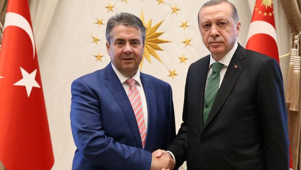 Turkish President Tayyip Erdogan meets with German Foreign Minister Sigmar Gabriel in Ankara, Turkey, May 5, 2017. - Sputnik International