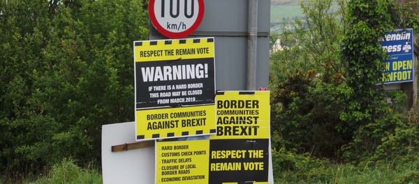 Border road posters and signs Border road posters and signs - Sputnik International
