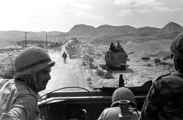 A platoon of Israeli armoured cars is seen moving through the southern Sinai, Egypt, during Israel's invasion of the Sinai in the six day war of Israel, June 7, 1967 - Sputnik International