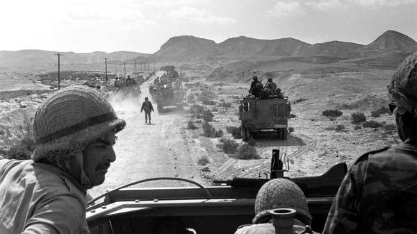 A platoon of Israeli armoured cars is seen moving through the southern Sinai, Egypt, during Israel's invasion of the Sinai in the six day war of Israel, June 7, 1967 - Sputnik International