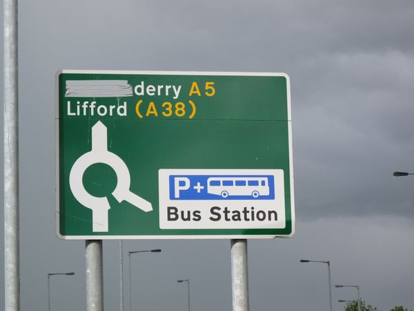 Road sign with 'London' part of the word painted over - Sputnik International