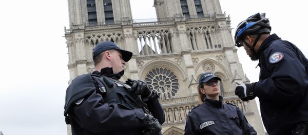 French police officers patrol outside Notre Dame Cathedral (File) French police officers patrol outside Notre Dame Cathedral (File) - Sputnik International