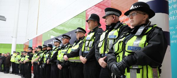 Police officers observe a minute's silence for the victims of the attack on London Bridge and Borough Market at London Bridge Station, London, Britain, June 6, 2017 Police officers observe a minute's silence for the victims of the attack on London Bridge and Borough Market at London Bridge Station, London, Britain, June 6, 2017 - Sputnik International