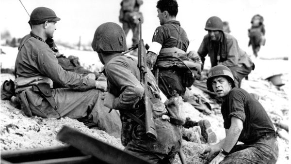 In this June 6, 1944 file photo, first wave beach battalion Ducks lay low under the fire of Nazi guns on the beach of southern France on D-Day, June 6, 1944 during World War II. One invader operates a walkie talkie radio directing other landing craft to the safest spots for unloading their parties of fighting men. - Sputnik International