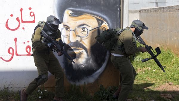 Israeli soldiers train with paintball guns during a drill at an Army base near Elyakim, Israel. - Sputnik International