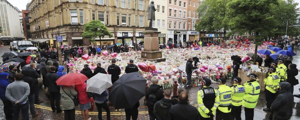 People observing a minute's silence in St Ann's Square, Manchester, England, in honor of the London Bridge terror attack victims, Tuesday June 6, 2017. - Sputnik International
