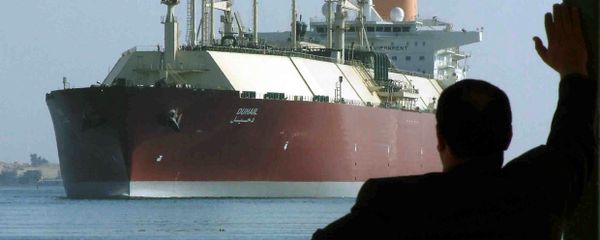 A man looks as the world's biggest Liquefied Natural Gas (LNG) tanker, Qatari-flagged DUHAIL as she crosses through the Suez Canal (File) A man looks as the world's biggest Liquefied Natural Gas (LNG) tanker, Qatari-flagged DUHAIL as she crosses through the Suez Canal (File) - Sputnik International