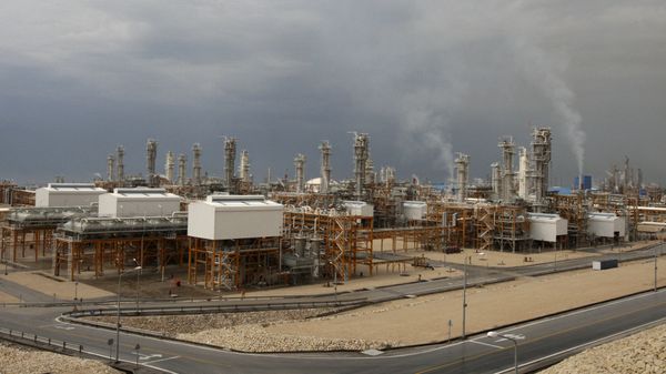 an aerial view shows the third gas refinery of South Pars gas field in Assalouyeh, Iran on the northern coast of the Persian Gulf (File) - Sputnik International