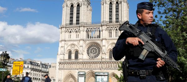 French police and gendarmes stand at the scene of a shooting incident near the Notre Dame Cathedral in Paris, France, June 6, 2017 French police and gendarmes stand at the scene of a shooting incident near the Notre Dame Cathedral in Paris, France, June 6, 2017 - Sputnik International