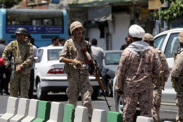 Members of the Iranian Revolutionary Guard secure the area outside the Iranian parliament during an attack on the complex in the capital Tehran on June 7, 2017 Members of the Iranian Revolutionary Guard secure the area outside the Iranian parliament during an attack on the complex in the capital Tehran on June 7, 2017 - Sputnik International