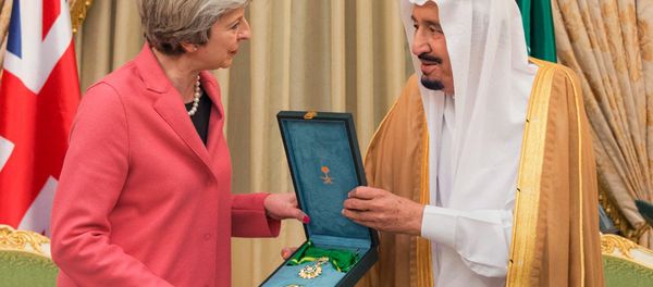 In this photo released by Saudi Press Agency, SPA, Saudi King Salman, right, presents a gift to British Prime Minister Theresa May, in Riyadh, Saudi Arabia, Wednesday, April 5, 2017 In this photo released by Saudi Press Agency, SPA, Saudi King Salman, right, presents a gift to British Prime Minister Theresa May, in Riyadh, Saudi Arabia, Wednesday, April 5, 2017 - Sputnik International