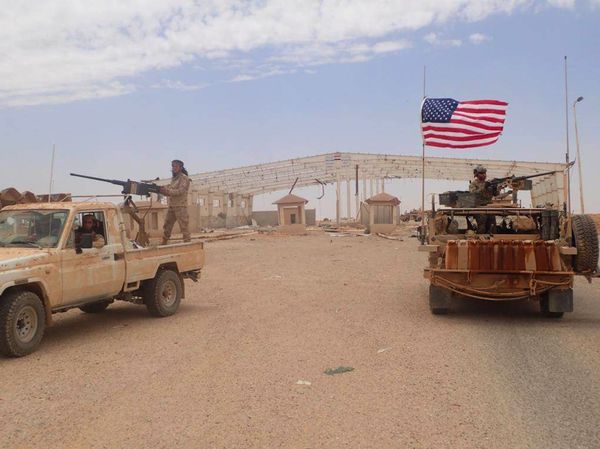In this photo taken on Tuesday May 23, 2017, provided by the Syrian anti-government activist group, the Hammurabi's Justice News, which has been authenticated based on its contents and other AP reporting, shows a U.S.-backed anti-government Syrian fighter form Maghaweer al-Thawra stands on a vehicle with heavy automatic machine gun, left, next of an American soldier who also stands on his armored vehicle, right, as they take their position at the Syrian-Iraqi crossing border point of Tanf, south Syria - Sputnik International