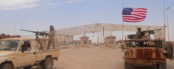 In this photo taken on Tuesday May 23, 2017, provided by the Syrian anti-government activist group, the Hammurabi's Justice News, which has been authenticated based on its contents and other AP reporting, shows a U.S.-backed anti-government Syrian fighter form Maghaweer al-Thawra stands on a vehicle with heavy automatic machine gun, left, next of an American soldier who also stands on his armored vehicle, right, as they take their position at the Syrian-Iraqi crossing border point of Tanf, south Syria In this photo taken on Tuesday May 23, 2017, provided by the Syrian anti-government activist group, the Hammurabi's Justice News, which has been authenticated based on its contents and other AP reporting, shows a U.S.-backed anti-government Syrian fighter form Maghaweer al-Thawra stands on a vehicle with heavy automatic machine gun, left, next of an American soldier who also stands on his armored vehicle, right, as they take their position at the Syrian-Iraqi crossing border point of Tanf, south Syria - Sputnik International