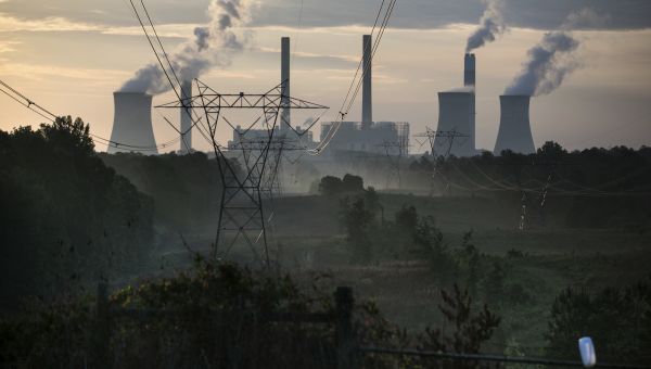 The coal-fired Plant Scherer, one of the nation's top carbon dioxide emitters, stands in the distance in Juliette, Ga., Saturday, June, 3, 2017. U.S. President Donald Trump declared Thursday he was pulling the U.S. from the landmark Paris climate agreement, striking a major blow to worldwide efforts to combat global warming and distancing the country from its closest allies abroad. - Sputnik International