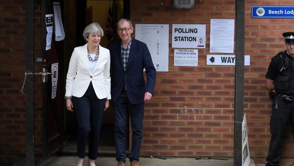 PM Theresa May arrives with her husband Philip to vote in Sonning, Britain June 8, 2017. PM Theresa May arrives with her husband Philip to vote in Sonning, Britain June 8, 2017. - Sputnik International