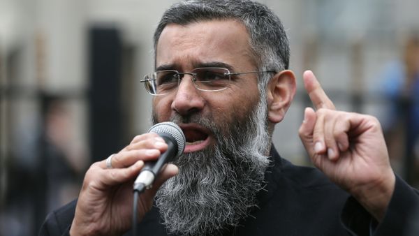Anjem Choudary, right, a British Muslim social and political activist and spokesman for Islamist group, Islam4UK, speaks following prayers at the Central London Mosque in Regent's Park, London, Friday, April 3, 2015. Anjem Choudary, right, a British Muslim social and political activist and spokesman for Islamist group, Islam4UK, speaks following prayers at the Central London Mosque in Regent's Park, London, Friday, April 3, 2015. - Sputnik International