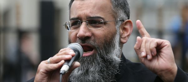 Anjem Choudary, right, a British Muslim social and political activist and spokesman for Islamist group, Islam4UK, speaks following prayers at the Central London Mosque in Regent's Park, London, Friday, April 3, 2015. - Sputnik International