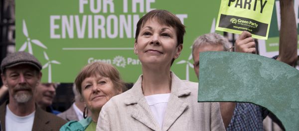 Green Party co-leader Caroline Lucas poses for a photograph with a green question mark outside the entrance to Downing Street in central London on May 30, 2017 - Sputnik International