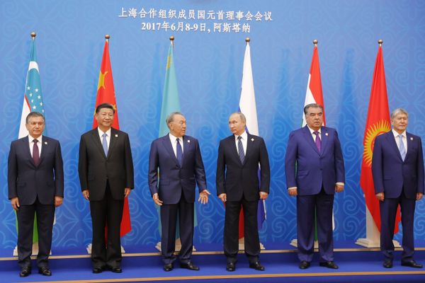 June 9, 2017. President Vladimir Putin poses for photographs with the participants of the meeting of the Council of Heads of State of the Shanghai Cooperation Organization (SCO). From left: President of Uzbekistan Shavkat Mirziyoyev, President of China Xi Jinping, President of Kazakhstan Nursultan Nazarbayev. From right: President of Kyrgyzstan Almazbek Atambayev, President of Tajikistan Emomali Rahmon. June 9, 2017. President Vladimir Putin poses for photographs with the participants of the meeting of the Council of Heads of State of the Shanghai Cooperation Organization (SCO). From left: President of Uzbekistan Shavkat Mirziyoyev, President of China Xi Jinping, President of Kazakhstan Nursultan Nazarbayev. From right: President of Kyrgyzstan Almazbek Atambayev, President of Tajikistan Emomali Rahmon. - Sputnik International