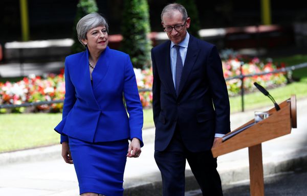 Britain's Prime Minister Theresa May returns to Downing Street with her husband Philip after traveling to Buckingham Palace to ask the Queen's permission to form a minority government, in London, June 9, 2017. - Sputnik International