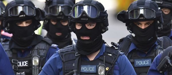 Armed police on St Thomas Street, London, Sunday June 4, 2017, near the scene of Saturday night's terrorist incident on London Bridge and at Borough Market. - Sputnik International