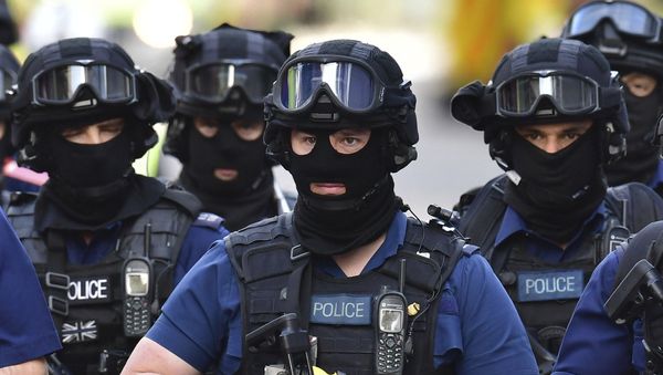 Armed police on St Thomas Street, London, Sunday June 4, 2017, near the scene of Saturday night's terrorist incident on London Bridge and at Borough Market. - Sputnik International