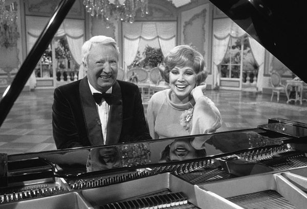 Former British Prime Minister Edward Heath and West German opera singer Anneliese Rothenberger pose sitting at a piano during an interval in shooting for a Television show in Hamburg, West Germany on May 17, 1977. Former British Prime Minister Edward Heath and West German opera singer Anneliese Rothenberger pose sitting at a piano during an interval in shooting for a Television show in Hamburg, West Germany on May 17, 1977. - Sputnik International