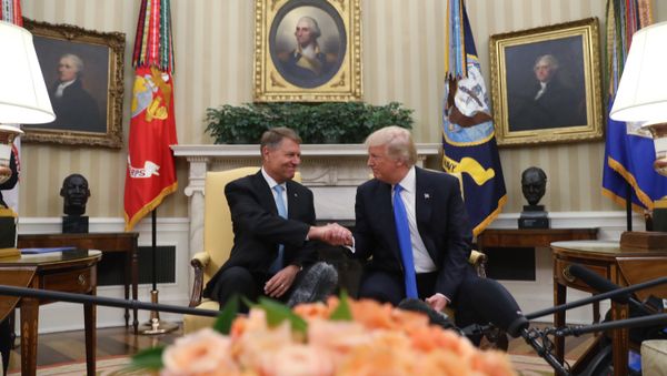 President Donald Trump greats Romanian President Klaus Werner Iohannis, in the Oval Office at the White House, Friday, June 9, 2017, in Washington. - Sputnik International