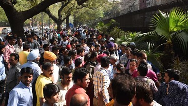Indian residents on the streets of New Dehli.  - Sputnik International