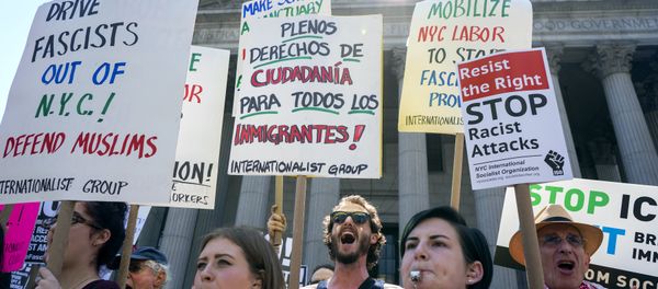 Counter demonstrators opposing a group who gathered nearby to protest against Islamic-law yell out Saturday, June 10, 2017, in New York. Counter demonstrators opposing a group who gathered nearby to protest against Islamic-law yell out Saturday, June 10, 2017, in New York. - Sputnik International