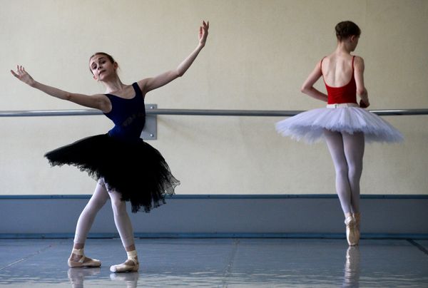 Backstage View: An Insider Look at Young Russian Ballerinas' Performance - Sputnik International