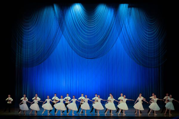 Backstage View: An Insider Look at Young Russian Ballerinas' Performance - Sputnik International