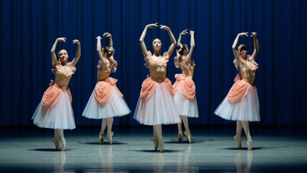 Backstage View: An Insider Look at Young Russian Ballerinas' Performance - Sputnik International