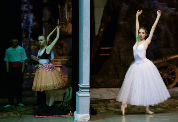 Backstage View: An Insider Look at Young Russian Ballerinas' Performance - Sputnik International