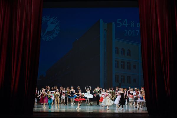 Backstage View: An Insider Look at Young Russian Ballerinas' Performance - Sputnik International