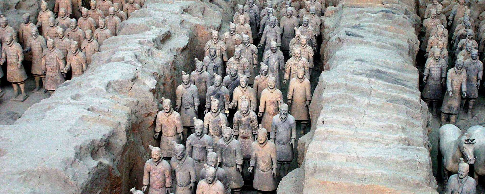 The 2,000-year-old terracotta army at the Qin Terracotta Warriors and Horses Museum, in Xian, central China's Shaanxi province. (File) The 2,000-year-old terracotta army at the Qin Terracotta Warriors and Horses Museum, in Xian, central China's Shaanxi province. (File) - Sputnik International, 1920, 25.12.2017