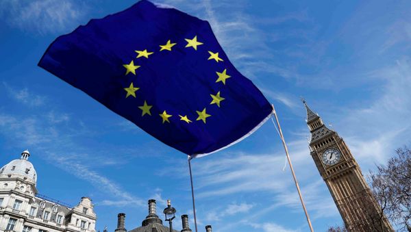 An EU flag flies above Parliament Square during a Unite for Europe march, in London, Britain March 25, 2017 - Sputnik International