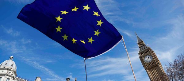 An EU flag flies above Parliament Square during a Unite for Europe march, in London, Britain March 25, 2017 - Sputnik International