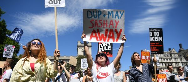 Anti-Conservative Party and anti-Democratic Unionist Party (DUP) demonstrators gather with placards in Parliament Square in front of the Houses of Parliament in central London on June 10, 2017 Anti-Conservative Party and anti-Democratic Unionist Party (DUP) demonstrators gather with placards in Parliament Square in front of the Houses of Parliament in central London on June 10, 2017 - Sputnik International