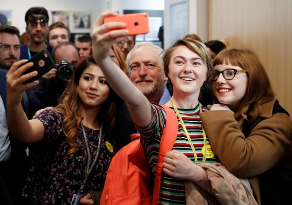 Jeremy Corbyn, the leader of Britain's opposition Labour Party, poses for selfies at a campaign event in Leeds, May 10, 2017. Jeremy Corbyn, the leader of Britain's opposition Labour Party, poses for selfies at a campaign event in Leeds, May 10, 2017. - Sputnik International