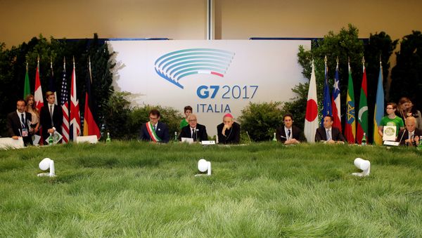 Italy's Minister of the Environment Gian Luca Galletti (C) attends a summit of Environment ministers from the G7 group of industrialised nations in Bologna, Italy, June11, 2017 Italy's Minister of the Environment Gian Luca Galletti (C) attends a summit of Environment ministers from the G7 group of industrialised nations in Bologna, Italy, June11, 2017 - Sputnik International