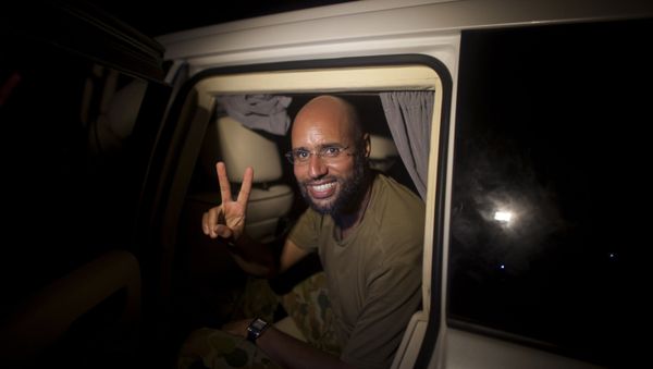 Moammar Gadhafi's son Seif al-Islam makes the victory sign as he appears at the Rixos hotel in Tripoli, Libya (File) - Sputnik International